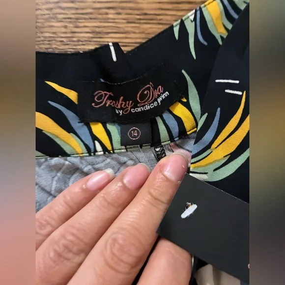 Trashy Diva High Waist Shorts- Pirate Treasure Print size 14 NWT - Picture 3 of 6